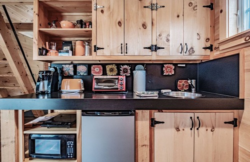 South Oxford Apartment | Kastor Hall Apartment - Charming studio apartment surrounded by nature!