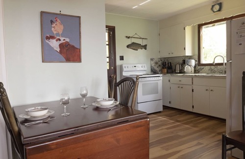 Bongard Cottage | Kat's Cradle Cottage in Prince Edward County. Waterfront on the Reach!