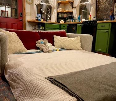 Sandpoint Ski Chalet | Kataluma Inn, Sandpoint, Idaho - Entire Cozy Cabin, Pet Friendly