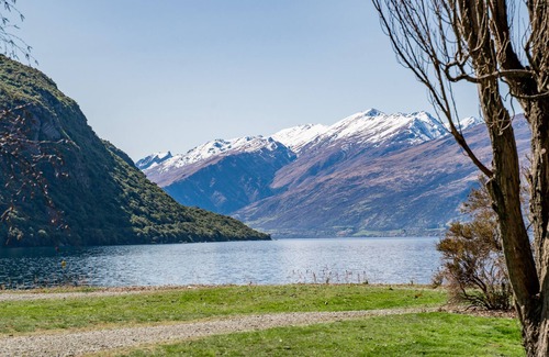 Kingston House | Katao View - Cosy home with lake & mountain views!