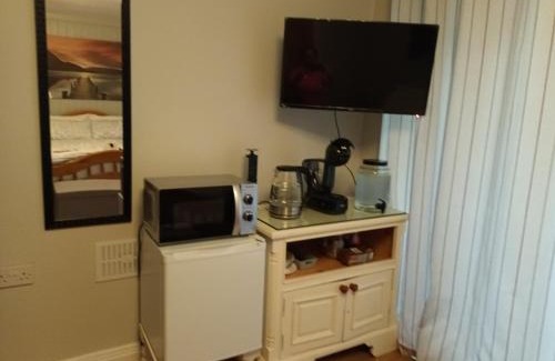 Donegal Apartment | Kate's Place bedroom ensuite close to Donegal town