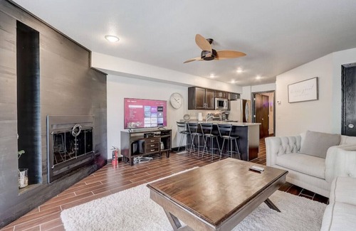 Lake Delton Condo | Kate's Place LHC 305 · Kate's Place - Newly Remodeled - Romantic
