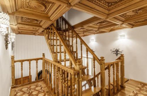 Odessa City Center Apartment | Katerynynska Street 3-bedrooms Apartment
