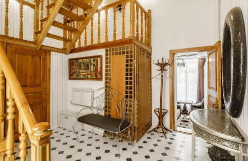 Odessa City Center Apartment | Katerynynska Street 3-bedrooms Apartment