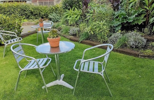 Shanklin Apartment | Katharine Apartment close to all amenities and beach