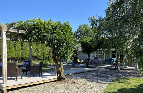 Dartmouth Cottage | Kathy's Cottage (5 min. drive to Padanaram)