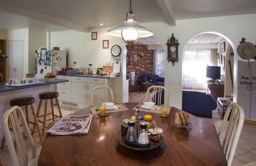 East Side Bed & Breakfast | Kathy's Place B&B/Ricki-Paul Room/with shared bathroom & Queen Bed