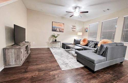 Barker House | Katy home 5 bedrooms 6 beds 3 and half bath