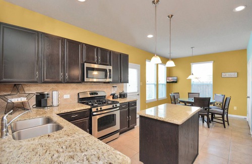Falcon Point Villa | Katy Home Away 3BR 3.5BT Ensuite Near I-10 KatyMills Typhoon TX