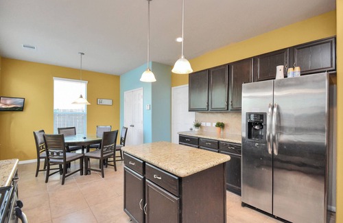 Falcon Point Villa | Katy Home Away 3BR 3.5BT Ensuite Near I-10 KatyMills Typhoon TX