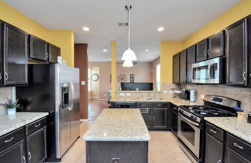 Falcon Point Villa | Katy Home Away 3BR 3.5BT Ensuite Near I-10 KatyMills Typhoon TX