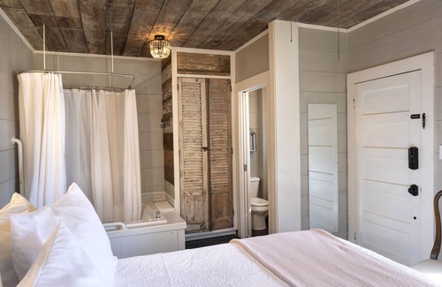 Smithville Bed & Breakfast | Katy House Bed and Breakfast