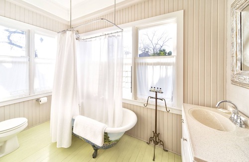 Smithville Bed & Breakfast | Katy House Bed and Breakfast