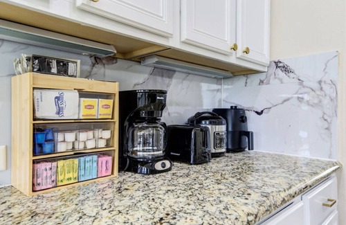 Barker House | Katy Houston, 2330sf, 4BR-2.5BA, Game Rm, King Bed