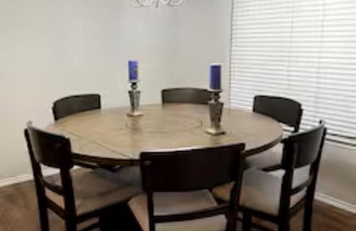 Barker House | Katy's five bedrooms home away from home!