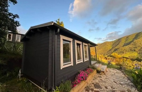 Thames Cabin | Kauaeranga Vista Tui Sunrise Cabin