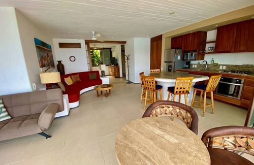 Ixtapa - Zihuatanejo House | KauKan B7- Luxury 2 Br Condo with Breathtaking View of La Madera Beach
