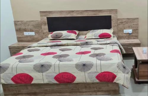 Baikunthpur Hotel | Kavatar Stays