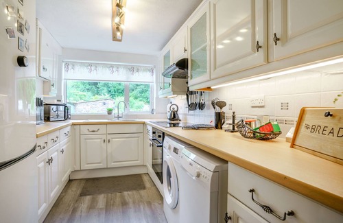 Glangrwyney Cottage | KAVIENG, pet friendly, with a garden in Gilwern