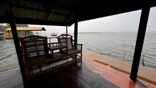 Thong Pha Phum Resort | Kawarin Saiyai Cottage and Lake