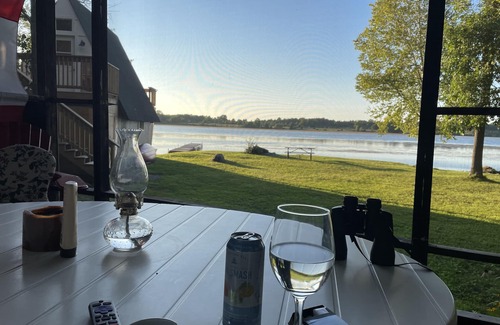 Kirkfield House | KAWARTHA LAKEFRONT COTTAGE 1 1/2 Hours from downtown Toronto. PRIVACY PLUS!