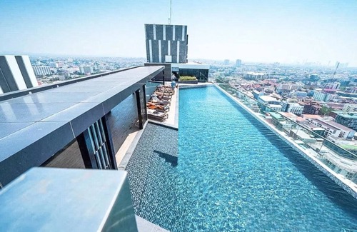 Pattaya Bay Apartment | Kaws Theme - Luxury Seaview High Floor l Infinity Pool l Central Pattaya n