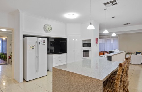 South Yunderup House | “Kaya Manzi” Canal front home. Great for families and friends