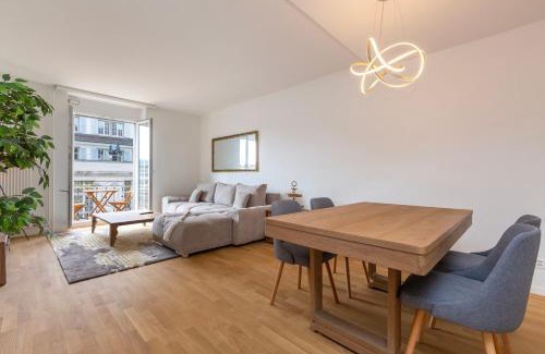 Werd Apartment | KAYA Zurich Apartment 4A - Downtown 2BR Apt with Balcony