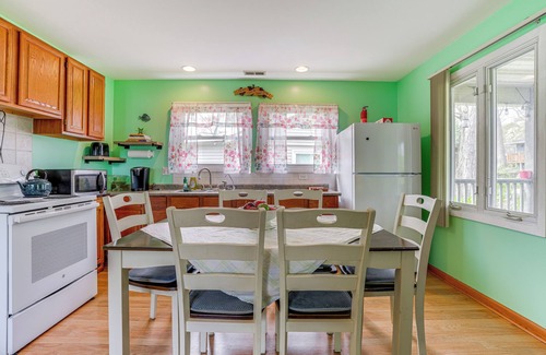Sister Lakes House | Kayak & Fish: 1 Block to Lakeside Park & Ramp!