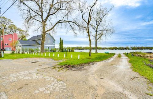 Sister Lakes House | Kayak, Fish, Boat and Swim Home Near Lakeside Park!