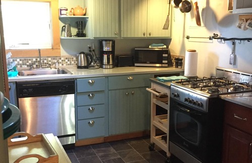 South Kingstown House | Kayakers Delight! Narrow River, SK- Cute, comfy 1BR: