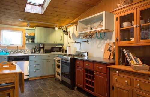 South Kingstown House | Kayakers Delight! Narrow River, SK- Cute, comfy 1BR: