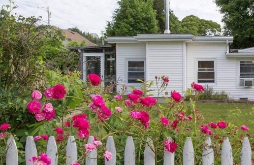 South Kingstown House | Kayakers Delight! Narrow River, SK- Cute, comfy 1BR: