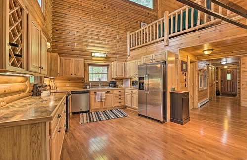 Rapid City Cabin | Kayaks + Fire Pit: Lux Riverfront Lodge, Sleeps 20