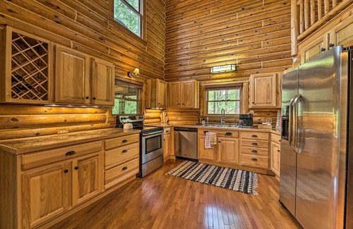 Rapid City Cabin | Kayaks + Fire Pit: Lux Riverfront Lodge, Sleeps 20