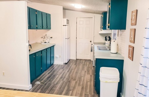 Se Ree House | Kayaks Included- Riverfront Getaway at Tucky Cabin Pet Friendly