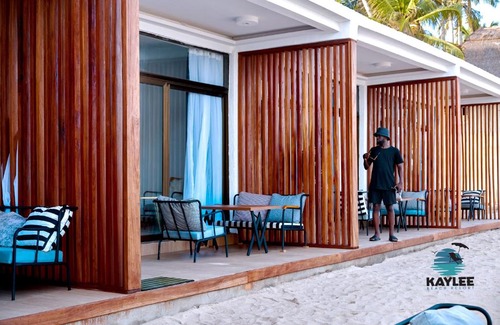 Langma Bed & Breakfast | Kaylee Beach Resort