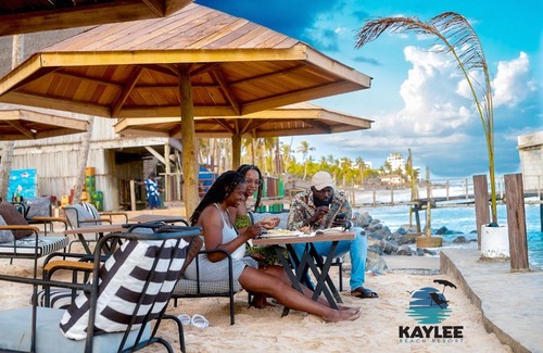 Langma Bed & Breakfast | Kaylee Beach Resort