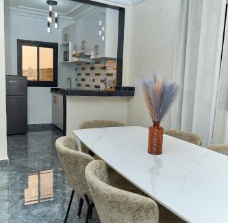 Yaounde Apartment | Kayona Home Appartement T3 Balcon-Netflix-Wifi-Parking SERVICESConciergerie