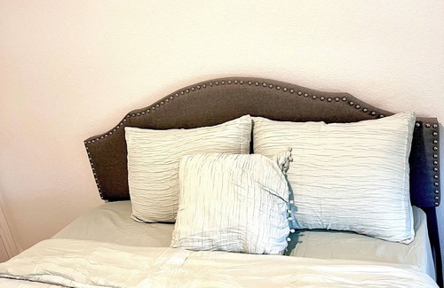 Manor House | Kay’s serene getaway: private room and bathroom