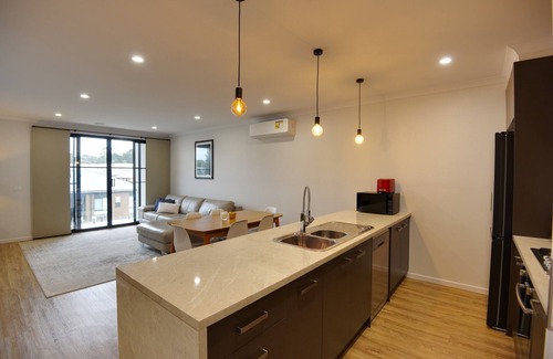 Canadian House | Kaythree - Perfect 3br townhouse close to the centre of Ballarat