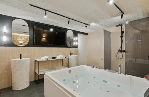Maisons-Alfort Apartment | KAZA BELLA - Maisons Alfort 5 Luxurious apartment with private garden and Jacuzzi