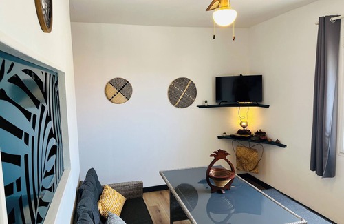 Saint-Pierre De La Reunion House | KAZYAB