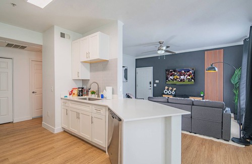 Glendale Sports and Entertainment District Apartment | KB - Zone