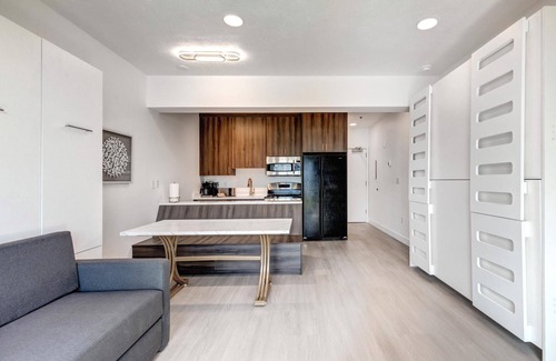 Park City Condo | KBM Resorts | Lodge at Stillwater | Deer Valley East Studio sleeps 4 in beds! Pool, Hot Tubs, Gym, Spacious! MAS-3039