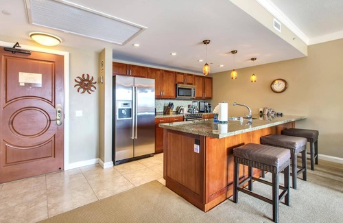 Honokowai Condo | KBM Resorts | Spacious 6-Bedroom Honua Kai Collection | Same Floor | Ocean & Mountain Views + 4 Free Rental Cars! HKH-229/36/8/40
