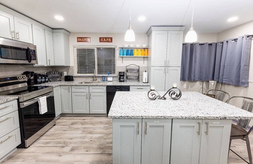 Kansas City House | 💎KCK Speedway Retreat❤️✧Whole House✧