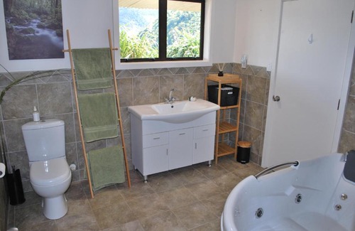 Kairuru House | Kea Ridge King Ensuite Room