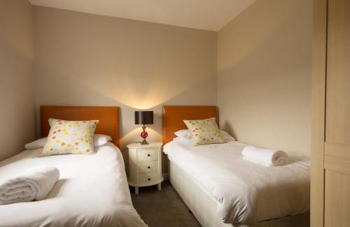 Holestone Moor House | Kedleston Cottage - Darwin Lake Holiday Village