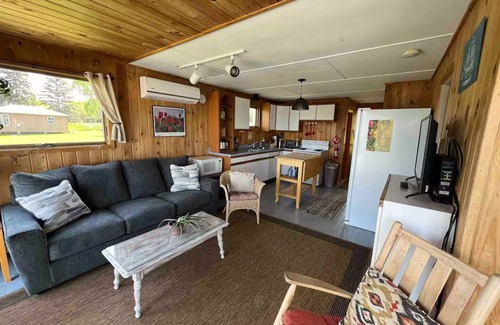 South Hero Cottage | Keeler Bay Lakefront 2BR Cottage, Mansfield